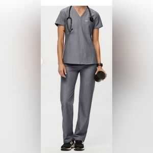 Figs grey technical collection scrubs bundle top and bottom size medium NWOT